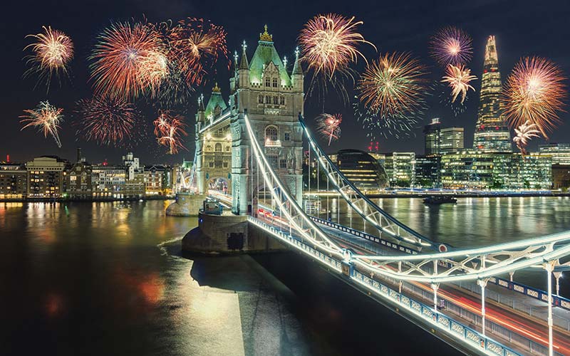 Fireworks-at-Thames-River